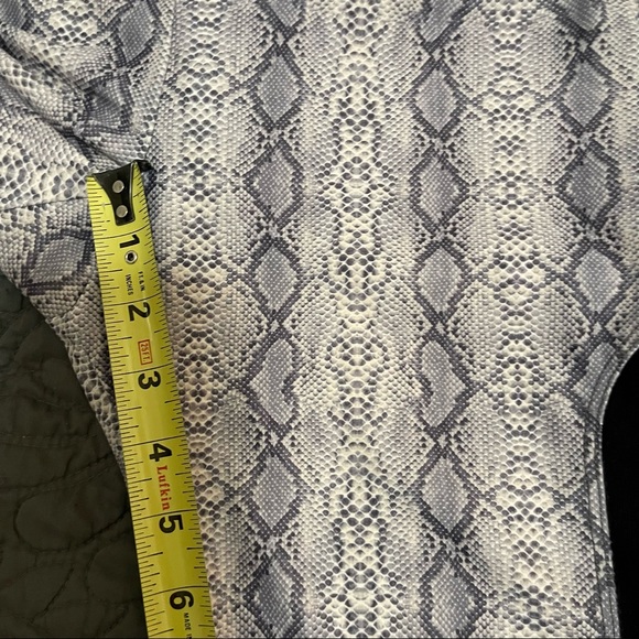 Onzie Leggings Snakeskin Crop Mesh Panel Size Small - Picture 10 of 12